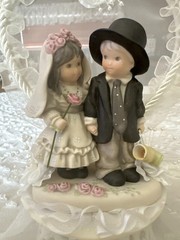 Vintage Porcelain Bride Groom Wedding Cake Topper Lace Heart 9” x 7” Tiered Bas