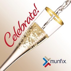 Munfix 50 Pack Gold Rimmed Plastic Champagne Flutes 5 Oz Clear Plastic Toasti…