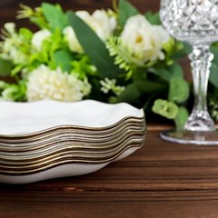 Round Plastic Salad Dinner Plates Gold Wavy Rim Party Disposable Tableware