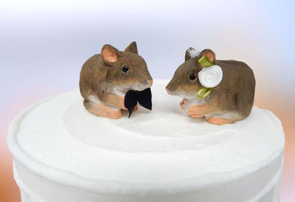 Mouse Cake Top Bride Groom Love Barn Wedding Engagement Carved Wood Statue Rat