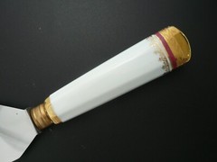 Lenox or Homer Laughlin Georgian Maroon Porcelain Handle Inox Steel Cake Server