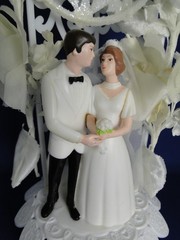New Vintage Wilton «White Orchids» Wedding Cake Top, White Coat # 114-10736