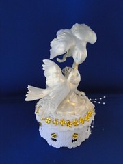 New Elegant Handmade Wedding Kissing Love Birds Cake topper with Gold decor