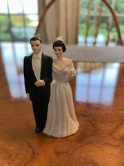 Vintage Chalkware Bride And Groom Wedding Cake Topper Pfiel & Holing 1950s 4 1/8