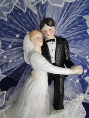 New Elegant & Absolutely Stunning Porcelain Bridal Couple Wedding CakeTop # 254