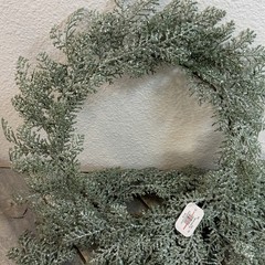 POTTERY BARN SNOWY WREATH HOLIDAY PLATE CHARGERS – SET OF 4 GREEN 16″ DIAM