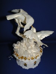New Elegant Handmade Wedding Kissing Love Birds Cake topper with Gold decor