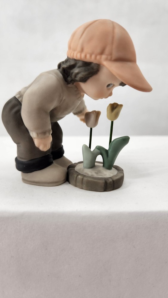 2000 NBM Bahner Studios Enesco Boy Smelling Tulips Figurine #678201