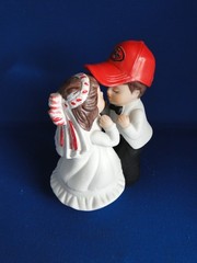 New San Francisco 49ers Kissing Bride & Groom Wedding Cake Top figurine with cap