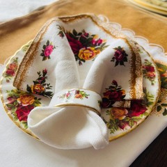 Royal Albert Bone China Napkin Rings – Old Country Roses, Set of 6 with Linen Na