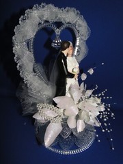 New Elegant Wedding Caketopper with Bride & Groom and decorated heart back #114
