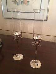 2 Vera Wang Love Knots Champagne Flutes Wedgewood Silver Plate Base 10 5/8″ Tall