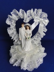 New Vintage Wilton Petite «Heart of Fancy» Wedding CakeTop, white tux, 104-931