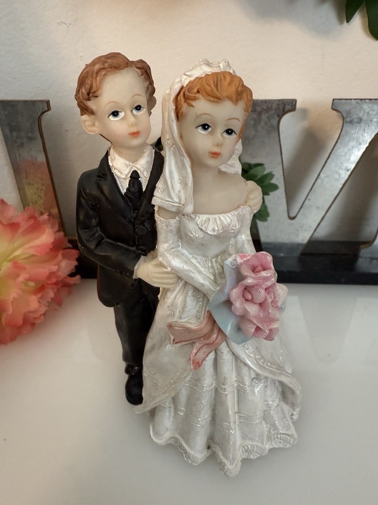 Vintage Shabby Chic Wedding Bride and Groom Resin Wedding Cake Topper 5.5″ Tall