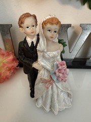 Vintage Shabby Chic Wedding Bride and Groom Resin Wedding Cake Topper 5.5″ Tall