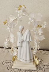 Porcelain Wedding Bride & Groom VTG Topper w/Floral Decor & Rings. Hong Kong