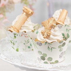 25 WHITE GREEN Eucalyptus Leaves Print Cupcake Liners Muffin WRAPPERS Events