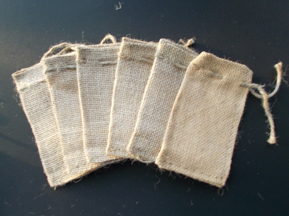 100 Mini Burlap Bags – Natural Jute Drawstring 2″ x 3″ Small Sack Favor Bag 2×3