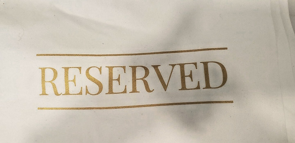 Reserve Chair Sign Formal White Gold Letter Cloth 17″X15″ NEW Suede Nonslip NEW