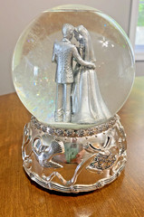 25th Wedding Anniversary Music Snow globe – Bride & Groom Silversmith Co.