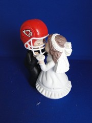 New Kansas City Chiefs Kissing Bride & Groom Wedding Cake Top figurine