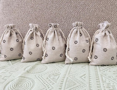 5.5″X 3.9″ 20Pcs Flower Burlap Bags with Drawstring Packaging Jewelry Pouches DI