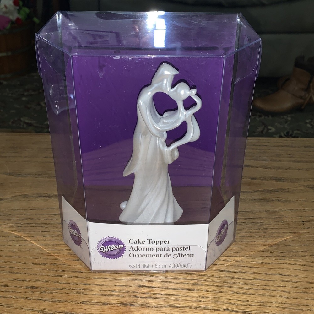 Wilton Wedding Cake Topper 202-258 The First Kiss. New In Original Box.