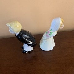 50’s Glossy Porcelain Bride And Groom Reaching For The 1st Kiss Wedding Cake Top