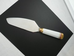 Lenox or Homer Laughlin Georgian Maroon Porcelain Handle Inox Steel Cake Server