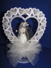 New Elegant Wedding Caketopper with Bride & Groom and decorated heart back #114