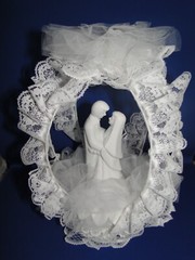 New Vintage Wilton «Lace Hideaway» Wedding CakeTop, white porcelain 117-150