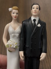 WEDDING CAKE TOPPER FIGURINE BRIDE AND GROOM HUMOR FUNNY COUPLE The Love Pinch