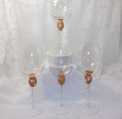 Set of 4 Wine glasses , Gold Crystal diamond Ball on The stem & Clear Trim.