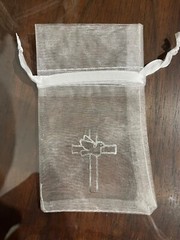 WHITE ORGANZA GIFT BAGS RELIGIOUS CROSS FAVOR BAGS Wedding Baptism Communion NEW