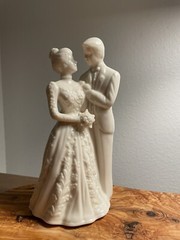 Lenox USA Wedding Promises Collection Bride Groom Cake Topper 7″ Bone China