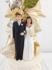 1950’s Wedding Cake Topper Bride & Groom Ribbon Leaves on Plastic Stand