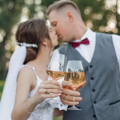 AW BRIDAL Mr and Mrs Wine Glasses Wedding Gifts for Couples Large, &