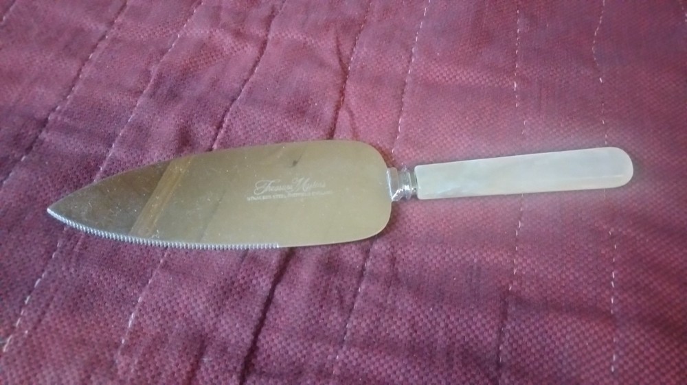 Vintage Treasure Masters Stainless Steel Serrated Cake Knife Sheffield England
