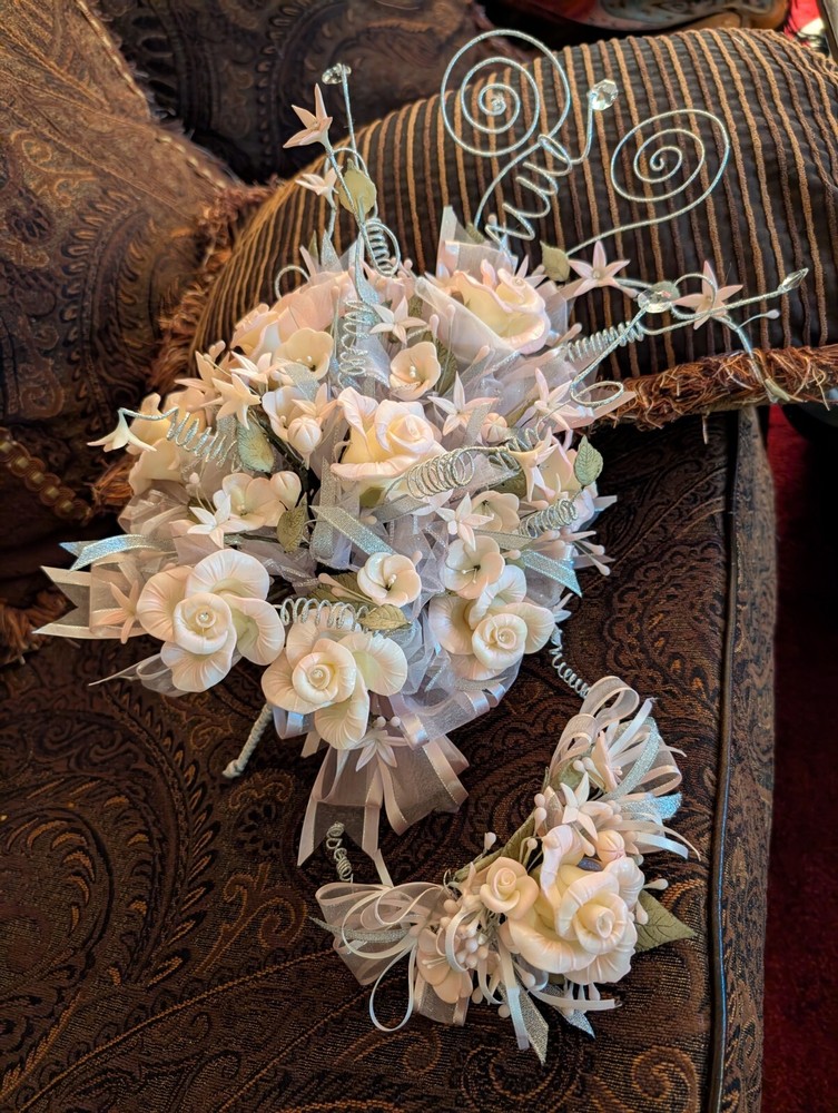 Beautiful Cascade Bouquet Made With Porcelain. Tiara Included. !Stunning