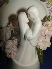 New Vintage Wilton «Cherish» Wedding CakeTop, white porcelain with plate 117-173