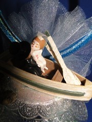 New Vintage Unique Kissing Bride & Groom in canoe Wedding Cake top #200