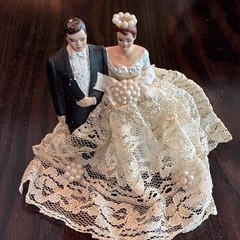 Vintage Bride & Groom Wedding Cake Topper Ceramic 1950s 4″ Lace Dress