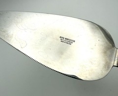 Royal Worcester Howard (Ruby) Fine Bone China Cake Slice / Server 1989 – 1994