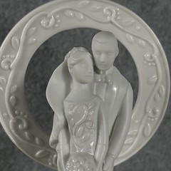 Hallmark Keepsake 2005 Porcelain Wedding Cake Topper «To Love And To Cherish»