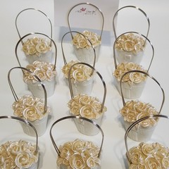12 Off-White Roses In Basket Place Card Holders, Resin 3.75×1.5″ EUC