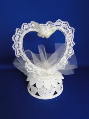 New Vintage Wilton Petite «Dainty Charm» white Wedding Cake Top, 106-931