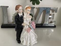 Vintage Shabby Chic Wedding Bride and Groom Resin Wedding Cake Topper 5.5″ Tall