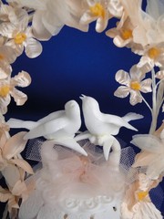 New Vintage Wilton Petite «Spring Song» Peach Wedding CakeTop, 106-161