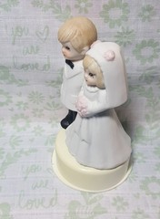 Vintage Porcelain Bride & Groom Cake Topper In Plastic Display Case 5″ X 2 3/4″