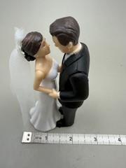 Bride Groom Wedding Cake topper Figurine 5″ tall Resin Couple Classic Bride Veil